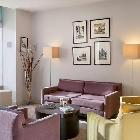 Western Rives De Paris La Defense מלון קורבוו