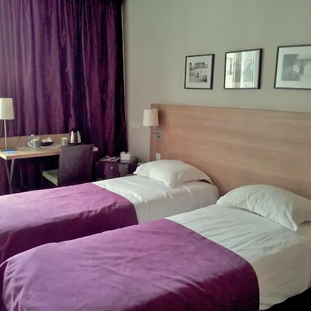 Western Rives De Paris La Defense מלון