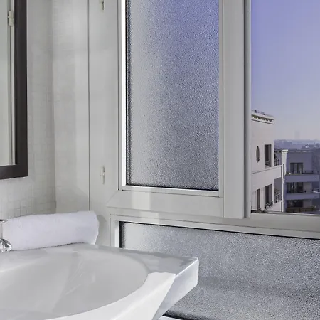 Hotel Western Rives De Paris La Defense
