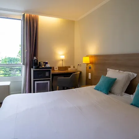 Western Rives De Paris La Defense Hotel