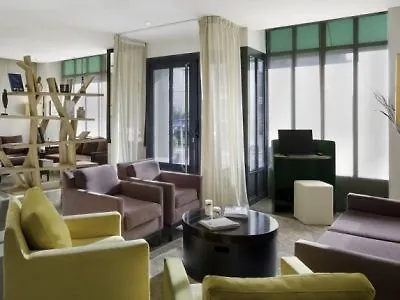 Western Rives De Paris La Defense Hotel 3*