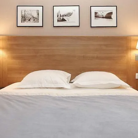 Western Rives De Paris La Defense Hotell 3*