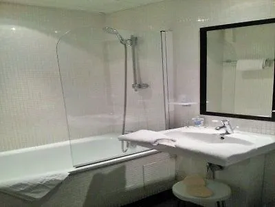 Western Rives De Paris La Defense מלון