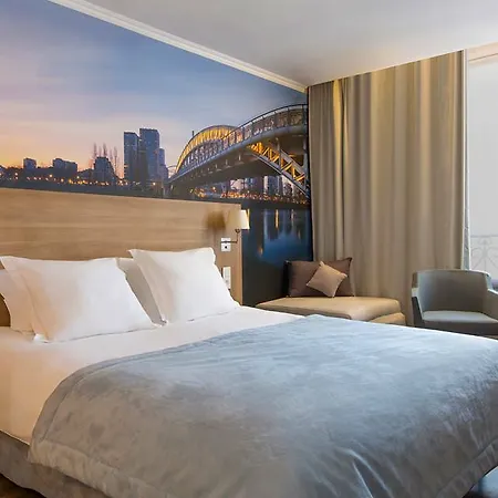 Western Rives De Paris La Defense מלון 3*
